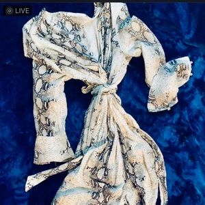 From meeting to dinner dress